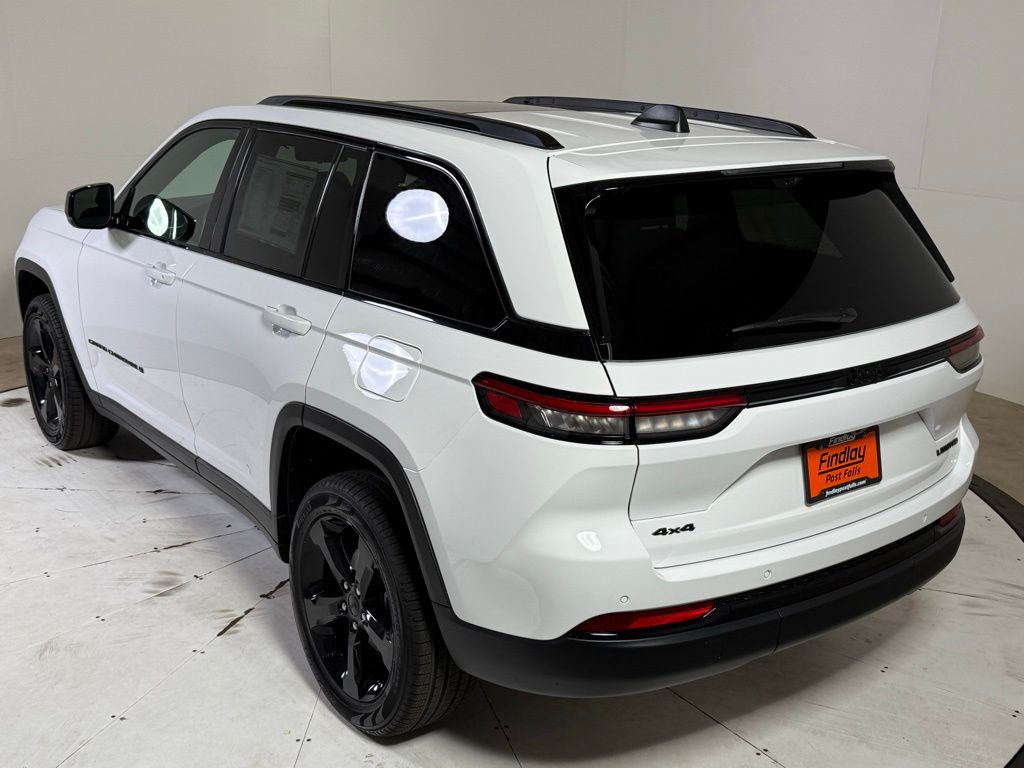 2025 Jeep Grand Cherokee Limited photo 4