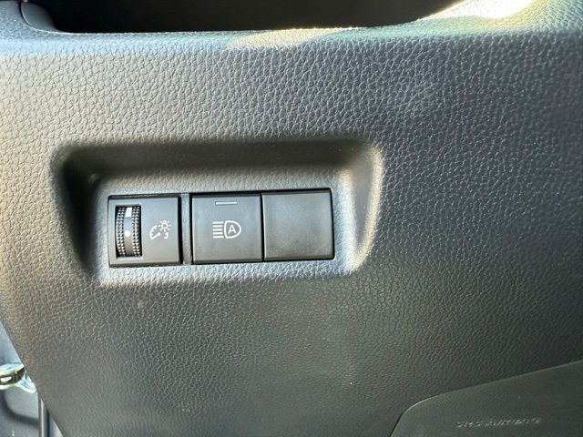 2022 Toyota RAV4 LE photo 23