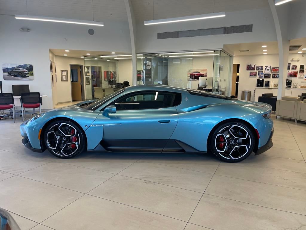 2023 Maserati MC20 Base photo 2