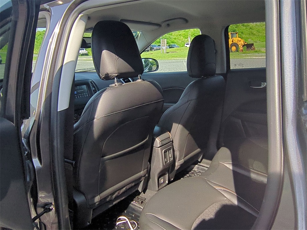2021 Jeep Compass Latitude photo 14
