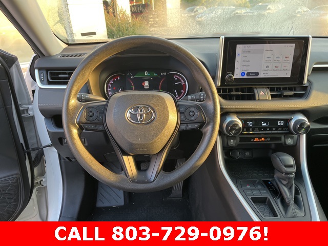 2024 Toyota RAV4 XLE photo 12