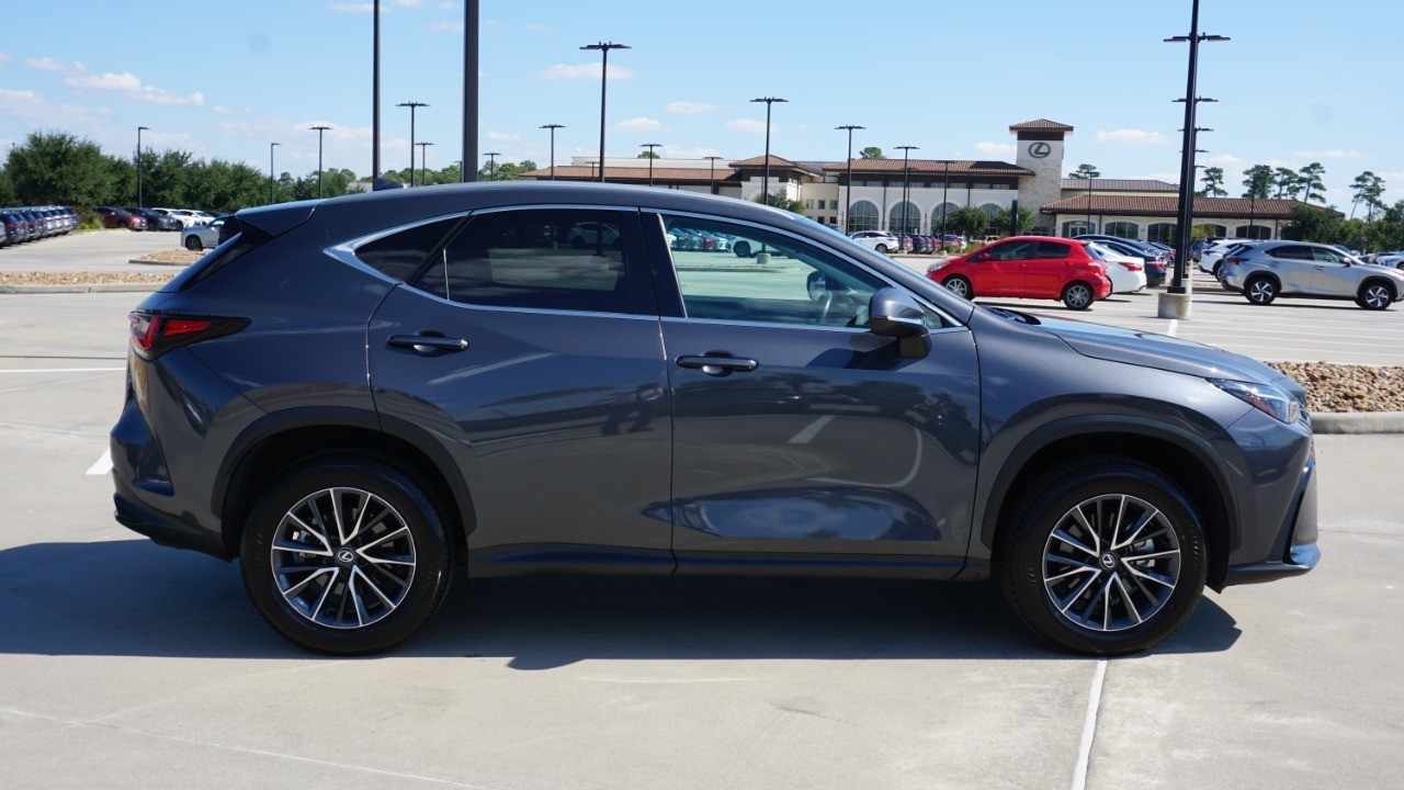 2025 Lexus NX 250 Premium photo 4