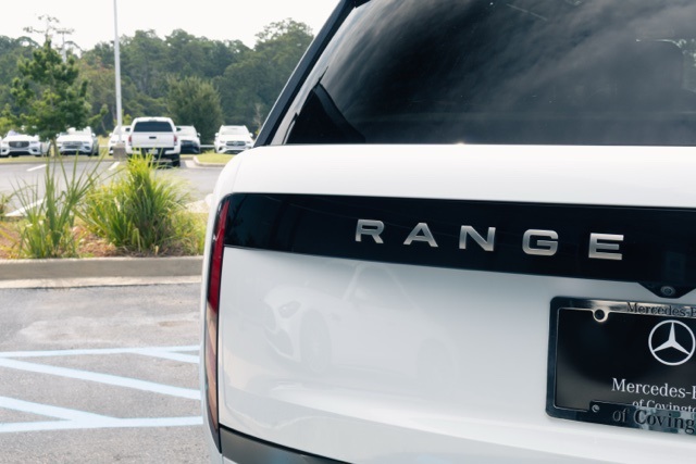 2023 Land Rover Range Rover SE photo 10