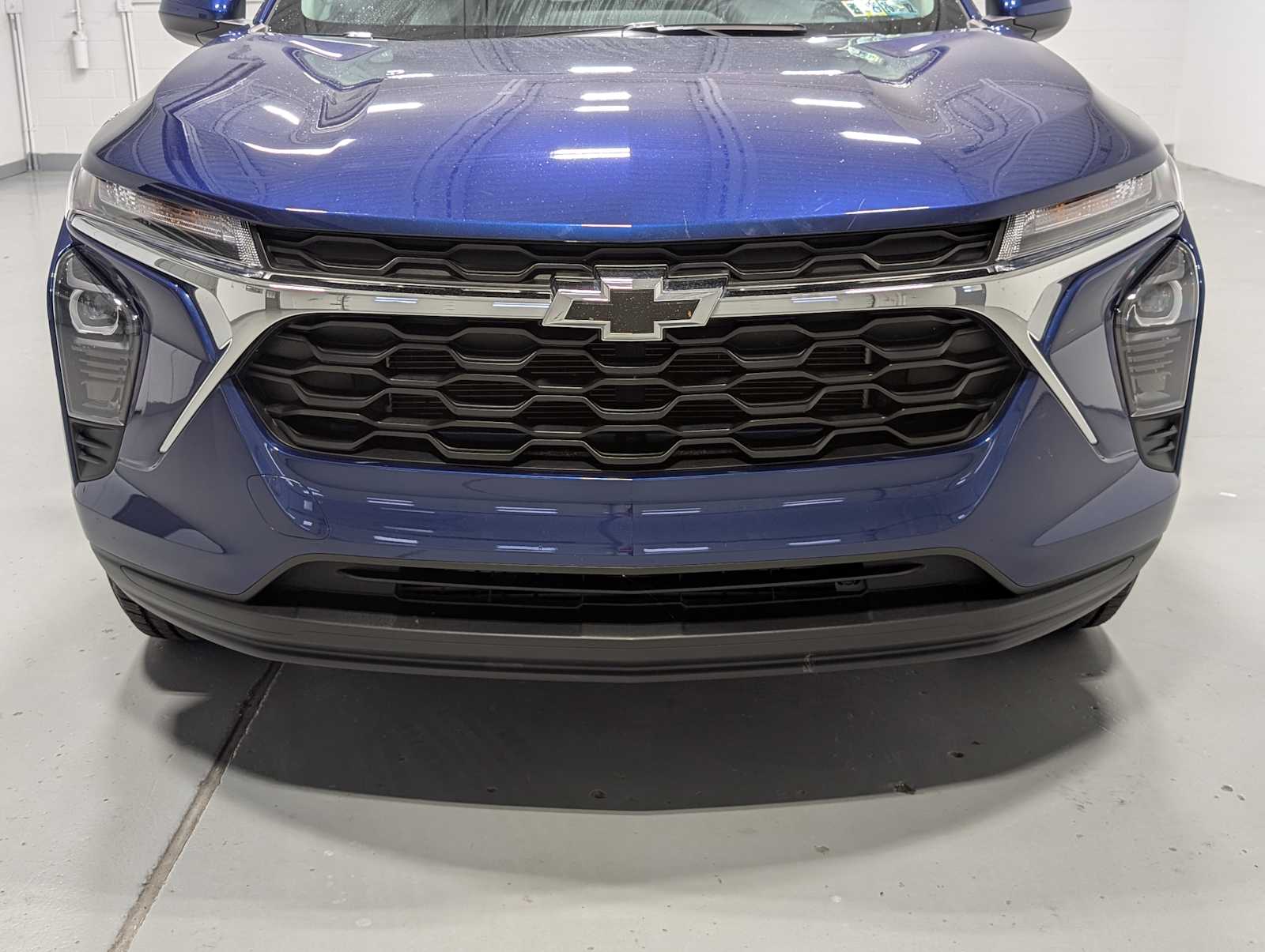 2024 Chevrolet Trax LS photo 2