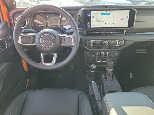 2025 Jeep Wrangler Sahara photo 4