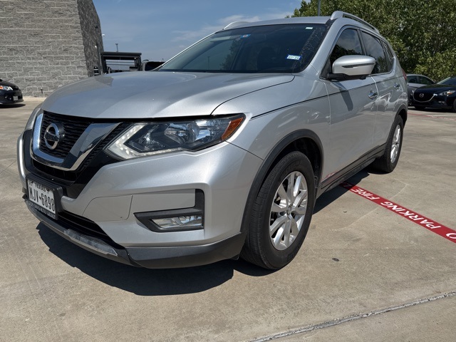 2017 Nissan Rogue SV photo 2