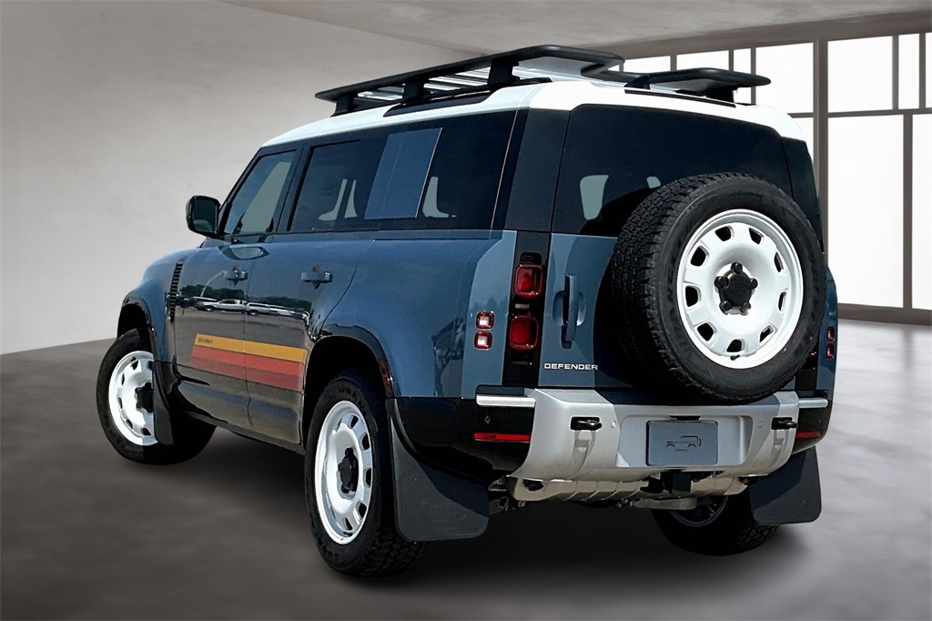 2025 Land Rover Defender 110 S photo 2