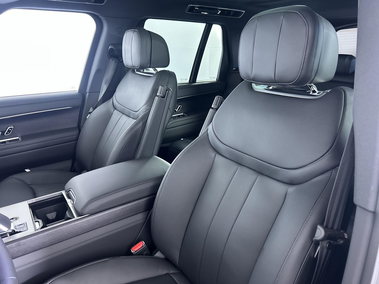 2025 Land Rover Range Rover SE photo 23