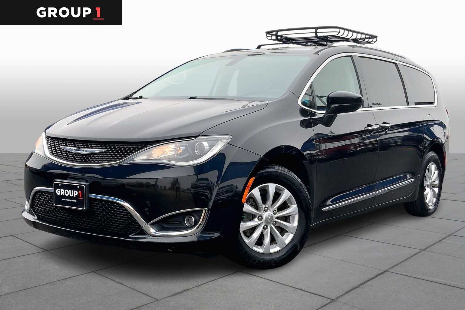2019 Chrysler Pacifica Touring L's photo