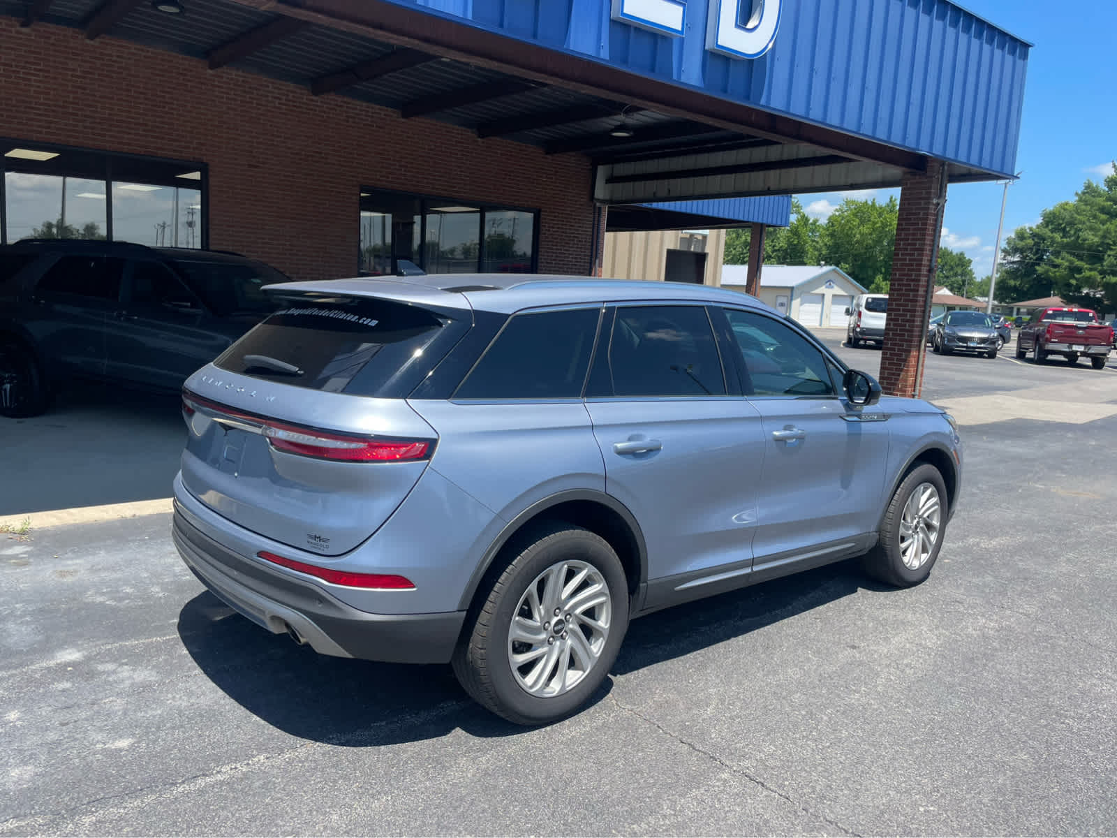 2022 Lincoln Corsair Standard photo 2