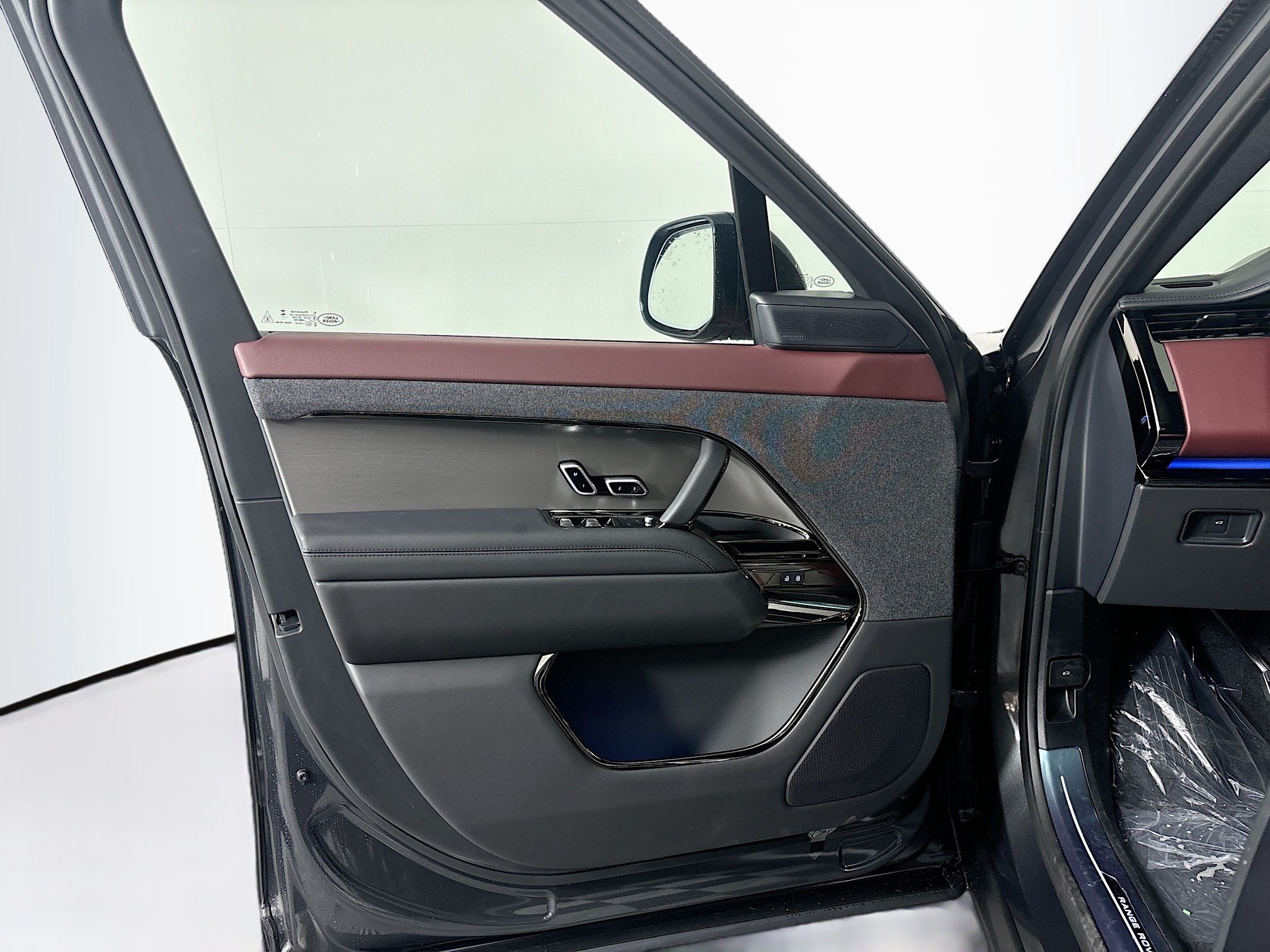 2025 Land Rover Range Rover Sport SE photo 7