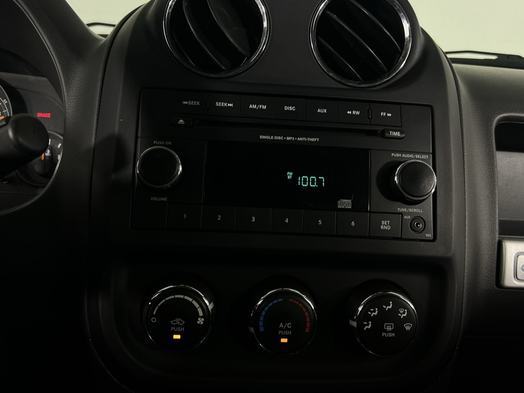 2014 Jeep Compass Sport photo 14