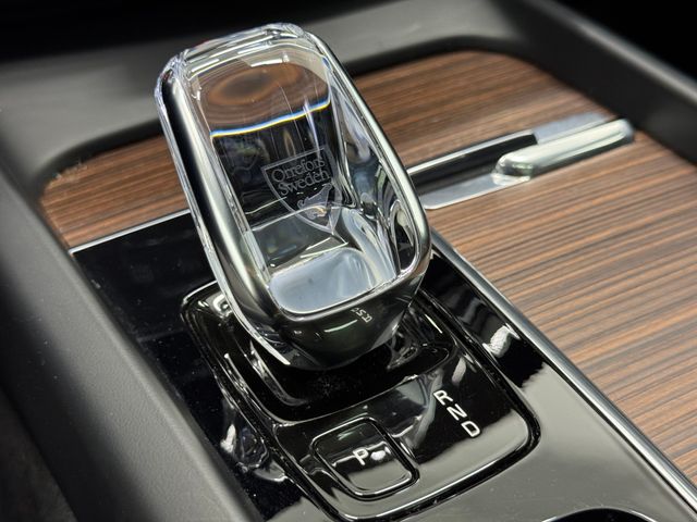 2022 Volvo XC60 B5 Inscription photo 26