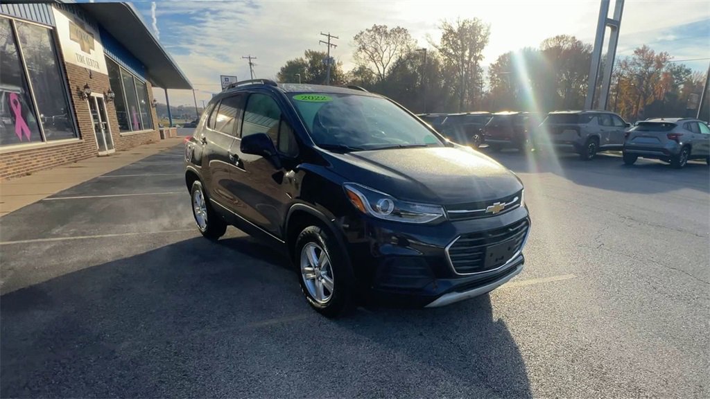 Used 2022 Chevrolet Trax LT with VIN KL7CJPSM2NB569461 for sale in Brazil, IN