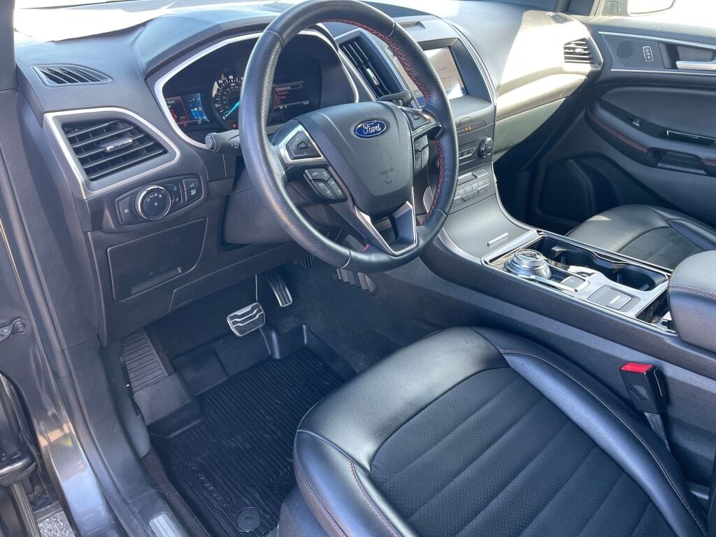 2020 Ford Edge ST photo 9