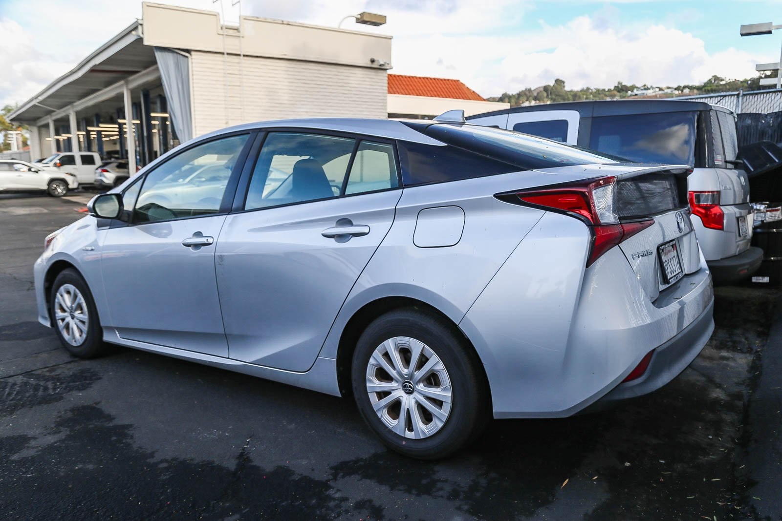 2020 Toyota Prius L photo 4