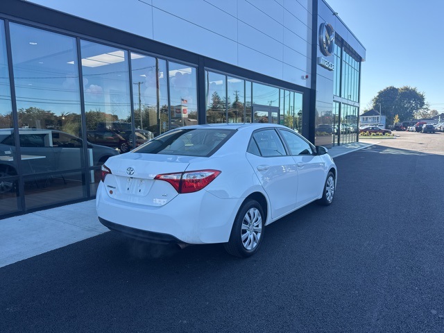 2015 Toyota Corolla L photo 3