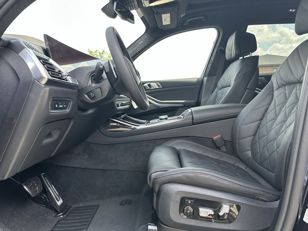 New 2026 Carbon Black Metallic BMW xDrive40i image 15