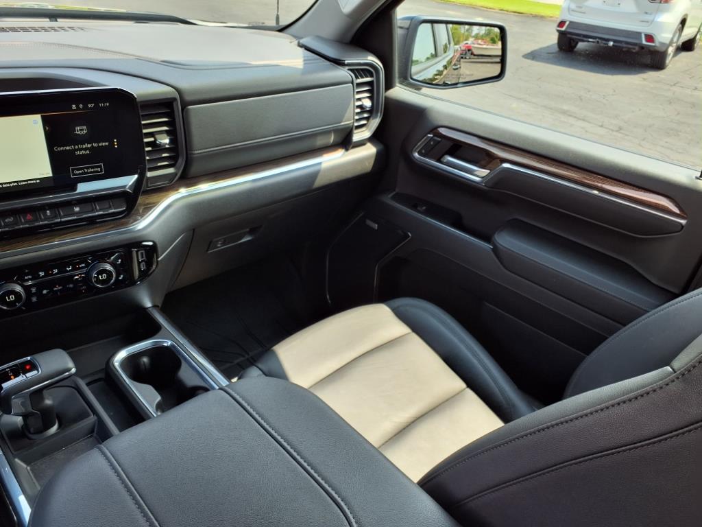 2024 Chevrolet Silverado 1500 RST photo 13
