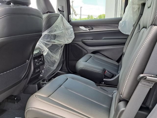 2023 Jeep Grand Cherokee Limited photo 23