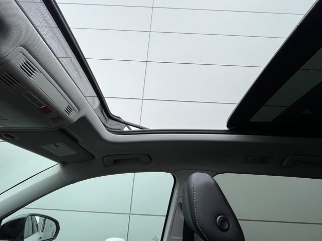 2025 Volkswagen Taos SE photo 6