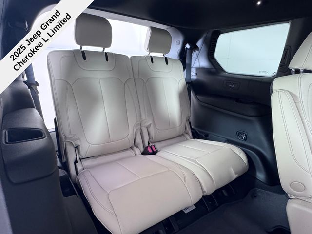 2025 Jeep Grand Cherokee Limited photo 24