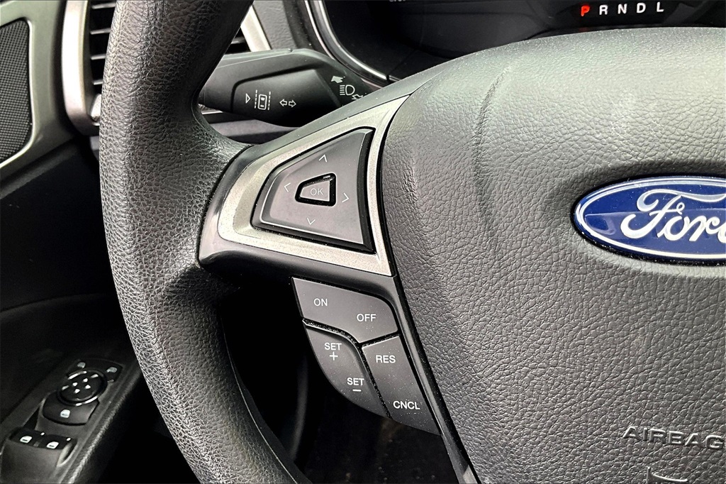 2020 Ford Fusion SE photo 23