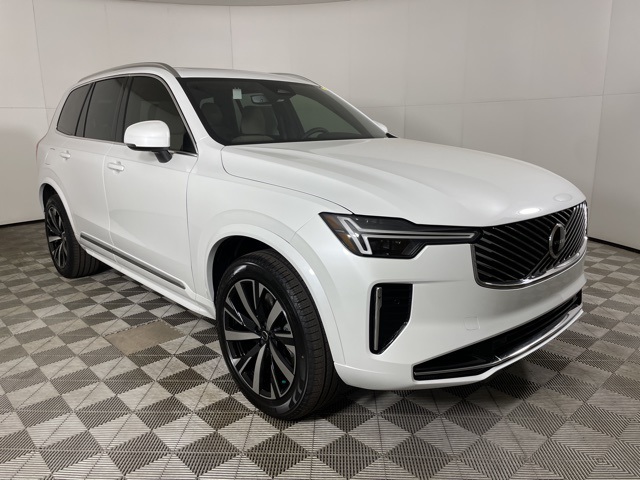 2025 Volvo XC90 T8 Core photo 2