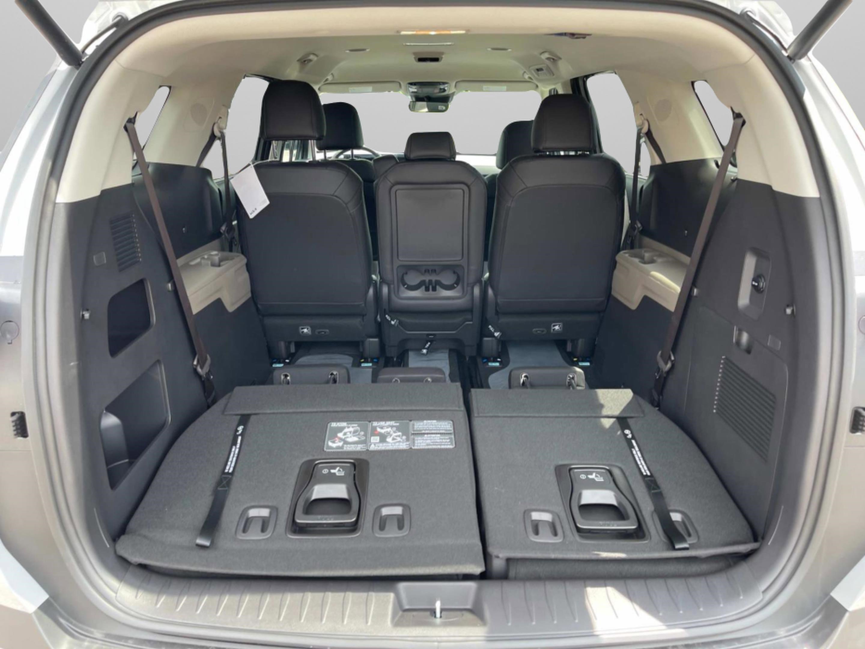 2026 Kia Carnival EX photo 12