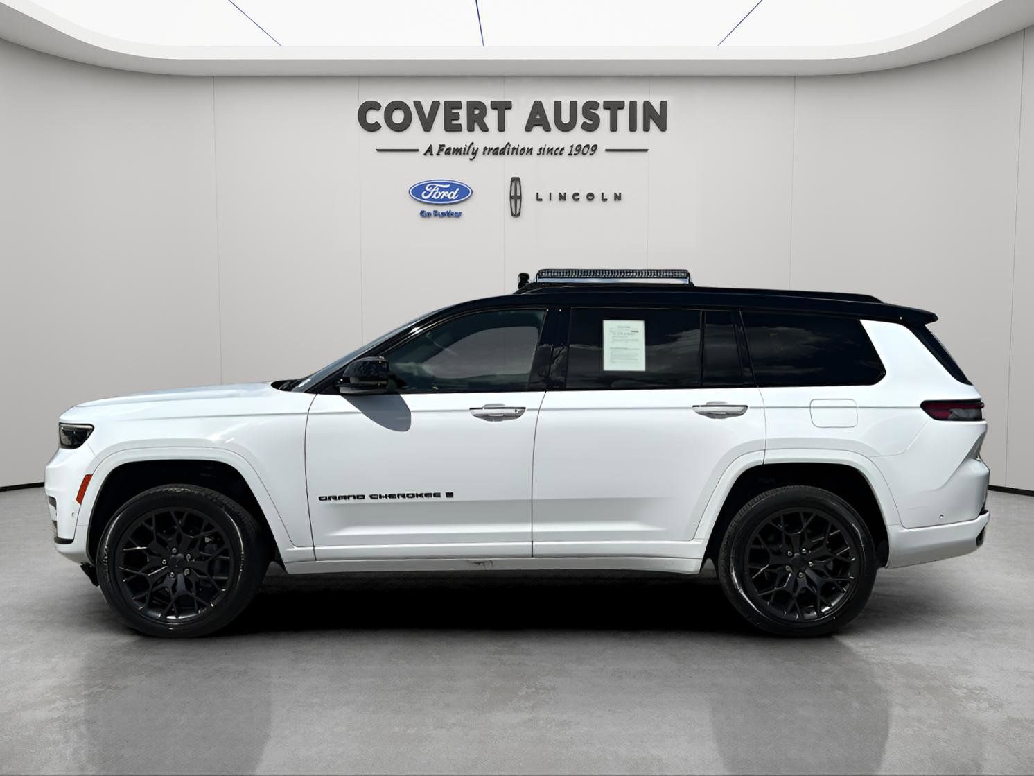 2023 Jeep Grand Cherokee L Summit photo 2