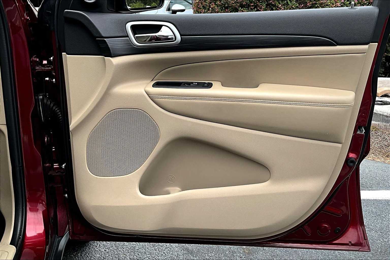 2021 Jeep Grand Cherokee Laredo E photo 21