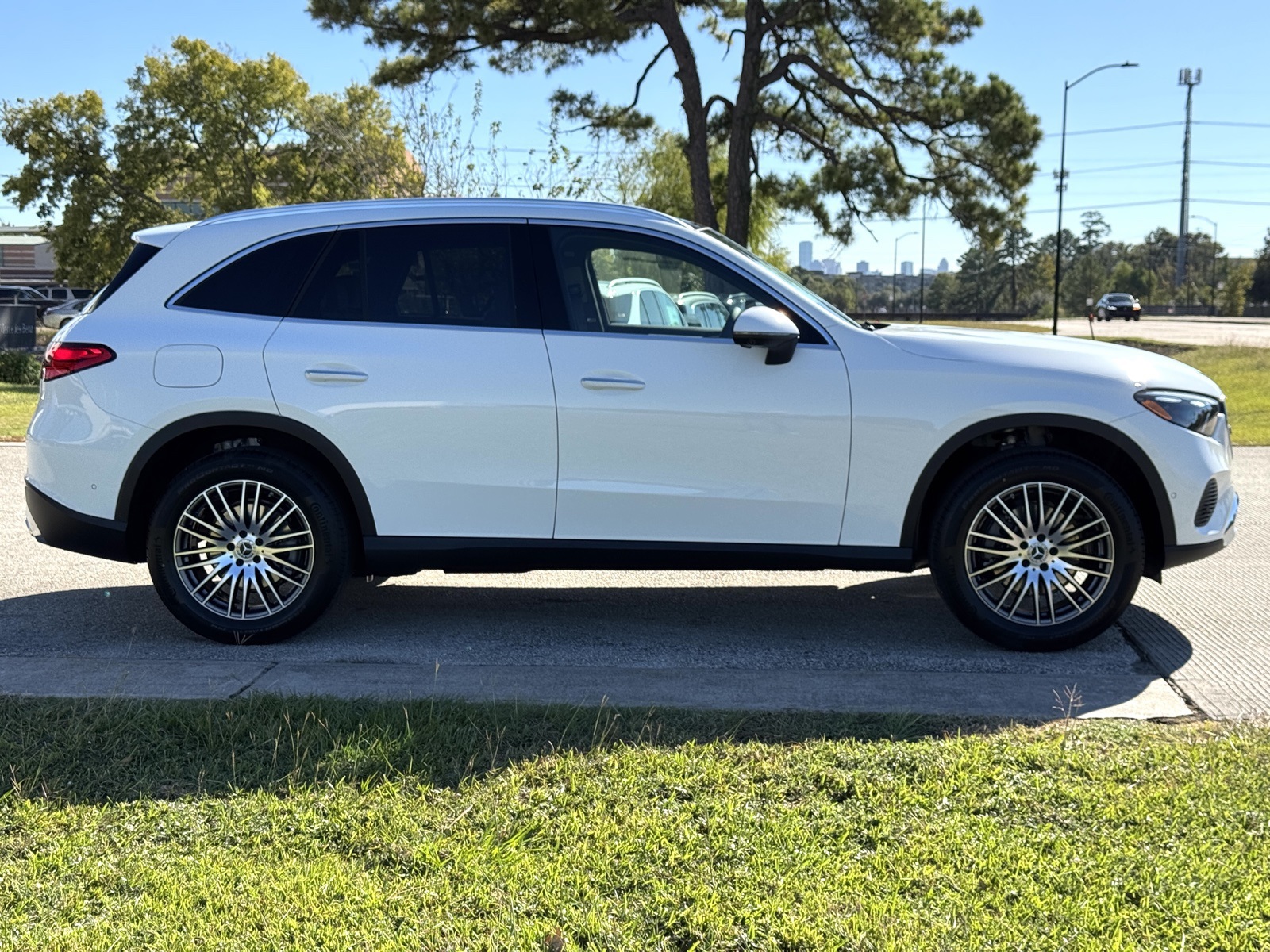 2026 Mercedes Benz GLC 300 photo 2