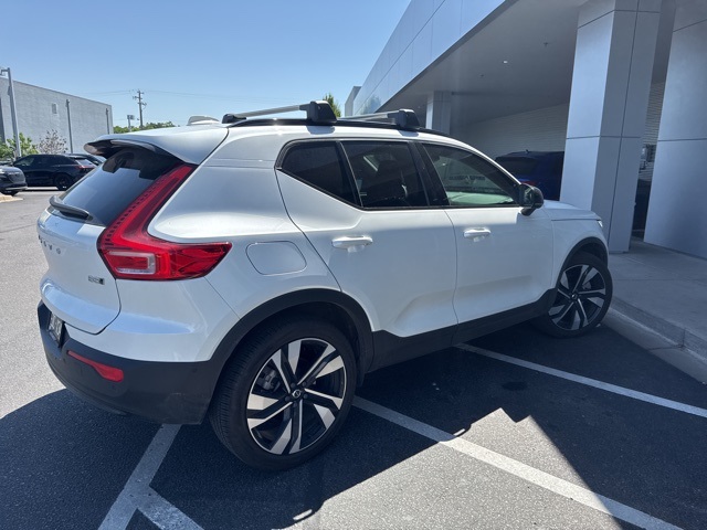 2023 Volvo XC40 Ultimate AWD photo 3