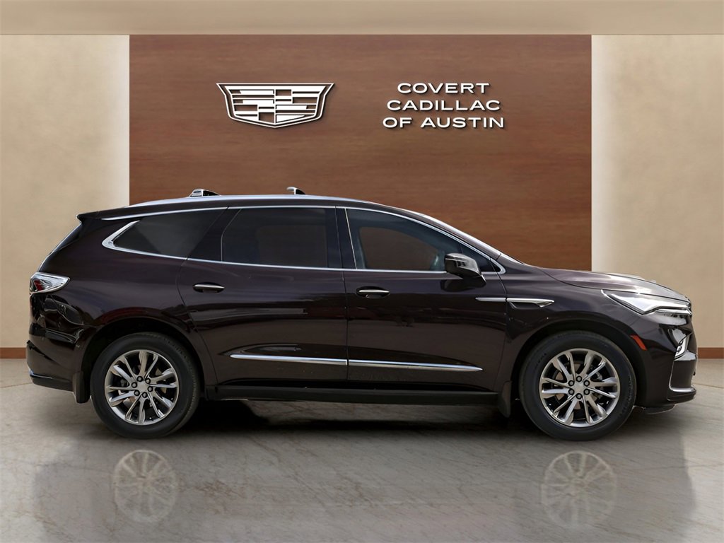 2022 Buick Enclave Avenir photo 2