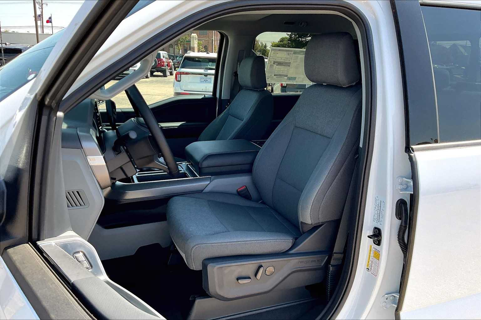 2025 Ford F-150 XLT photo 9
