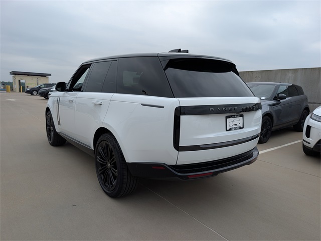 2025 Land Rover Range Rover SE photo 3