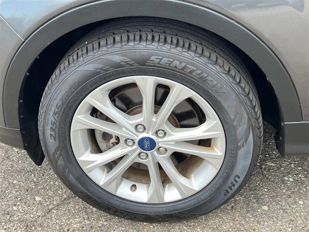 2019 Ford Escape SEL photo 24