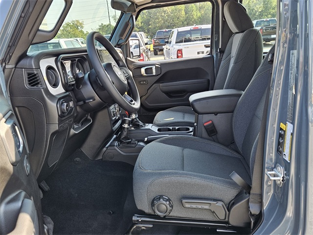 2025 Jeep Wrangler Sport photo 5