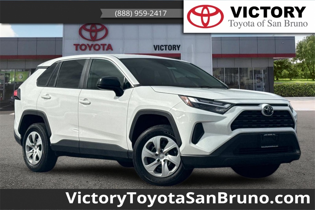 2024 Toyota RAV4 LE's photo