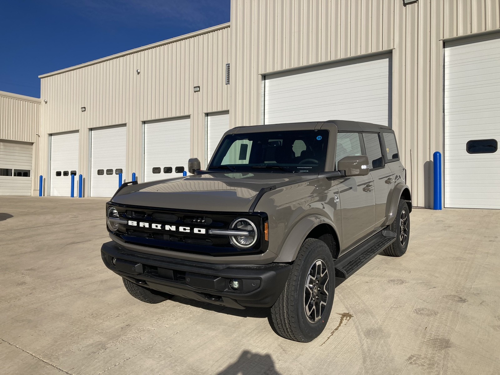 2025 Ford Bronco 4-Door Outer Banks's photo