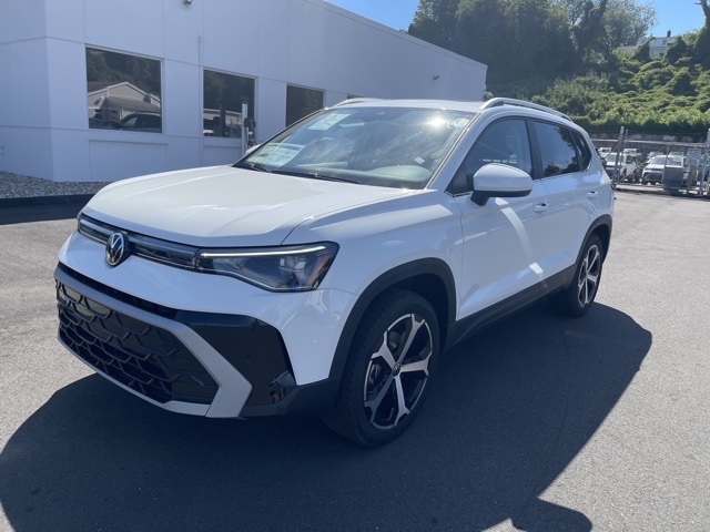2025 Volkswagen Taos SEL photo 3