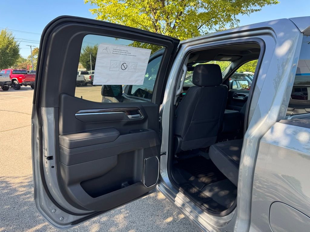 2025 Chevrolet Silverado 1500 LT photo 17