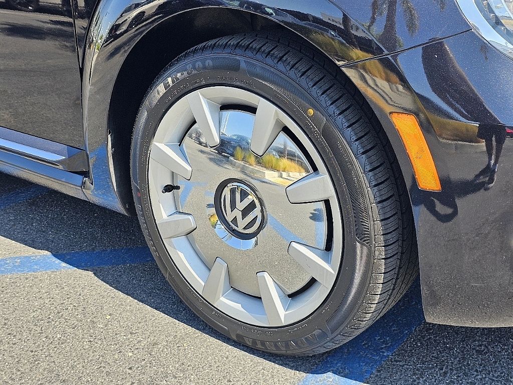 2018 Volkswagen Beetle SE photo 4