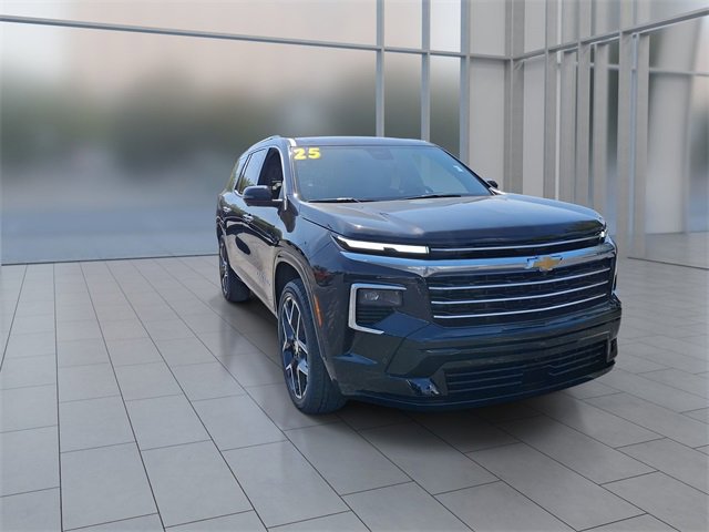 2025 Chevrolet Traverse High Country photo 2