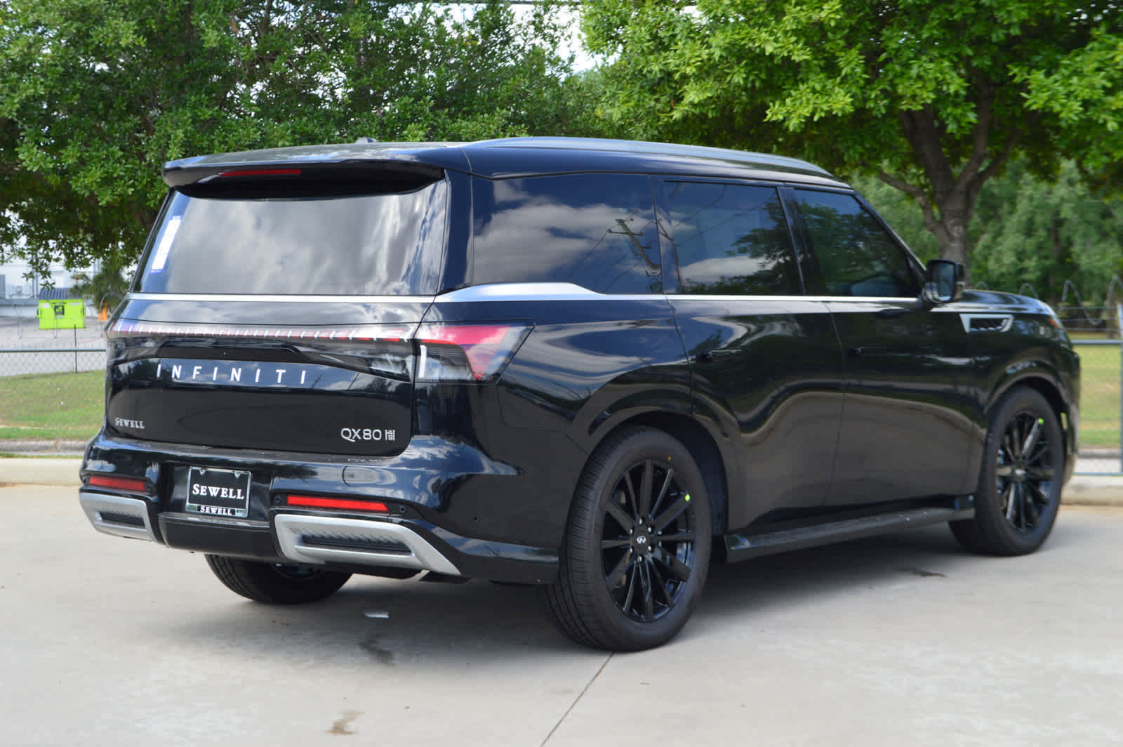 2025 Infiniti QX80 Sensory photo 4