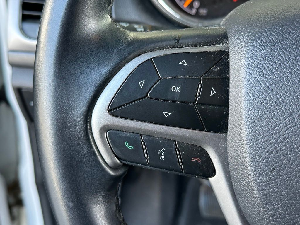 2019 Jeep Grand Cherokee Laredo E photo 9