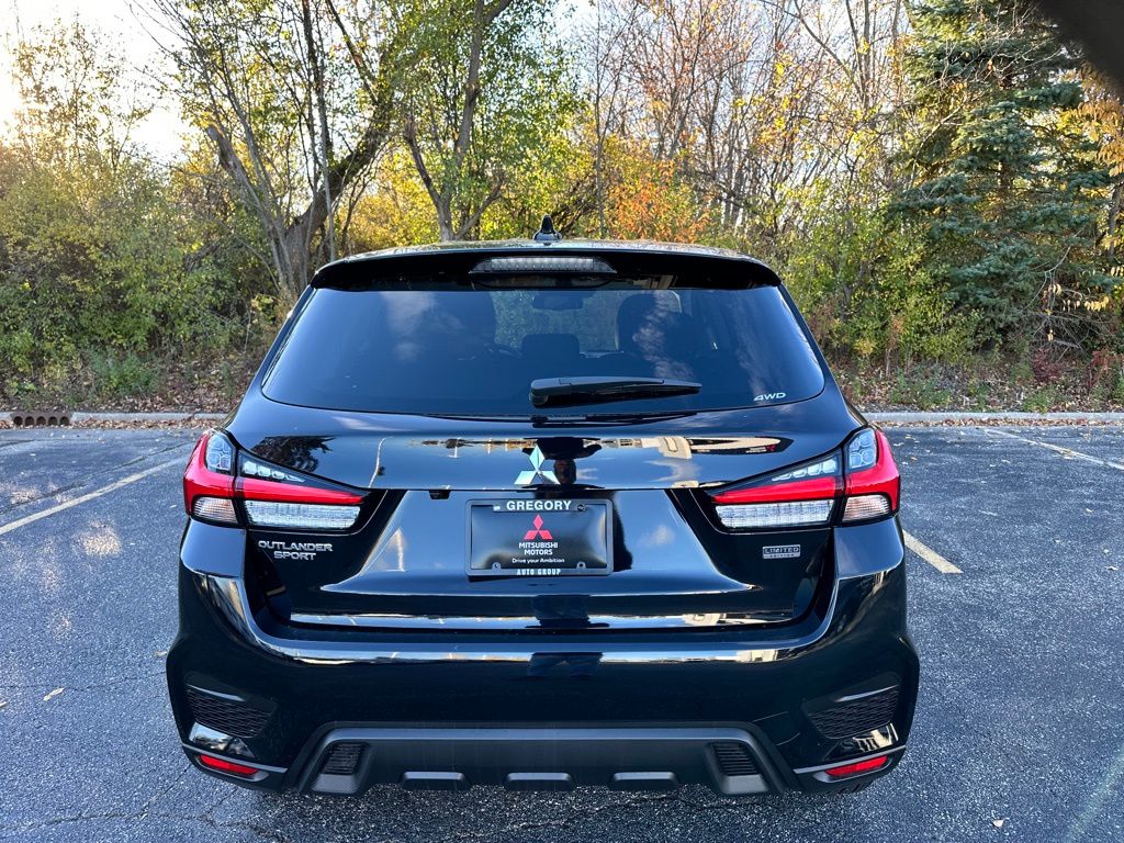 2025 Mitsubishi Outlander Sport LE photo 4