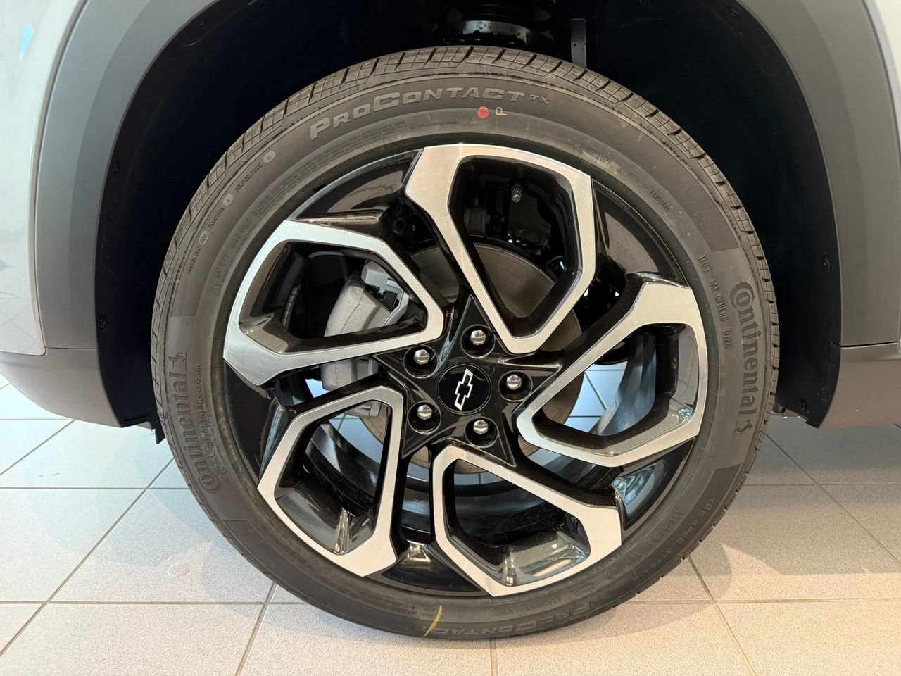 2025 Chevrolet Trax photo 2
