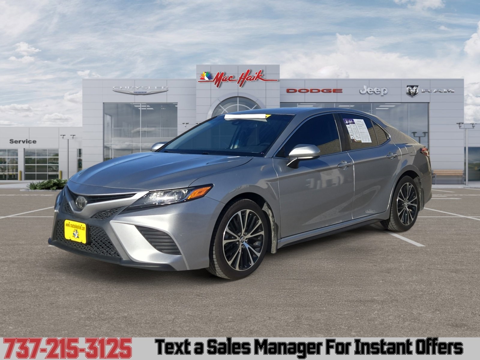 2020 Toyota Camry SE's photo