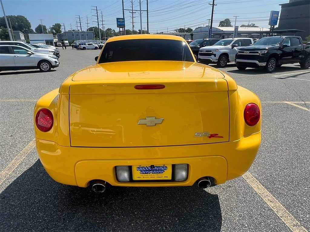 2005 Chevrolet SSR Base photo 7